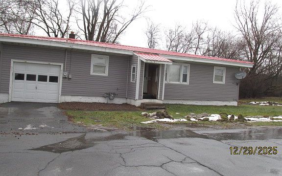 2nd image of 219 E Division St