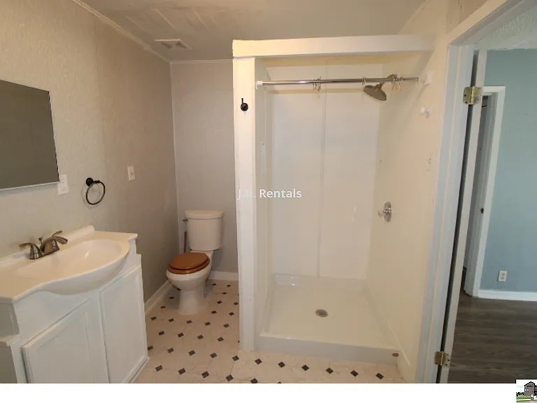 409 Short Ave — Photo 17
