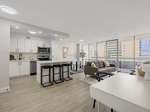 3rd image of 377 Ridelle Ave #1311947
