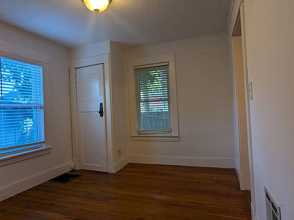 3rd image of 8 N Bank St #1