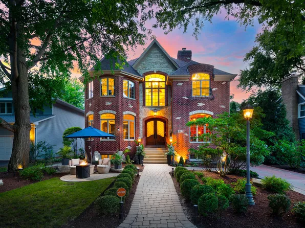 417 S Sleight St, Naperville, IL 60540