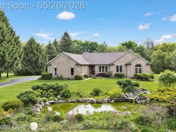 751 Bristol Ln, Clarkston, MI 48348
