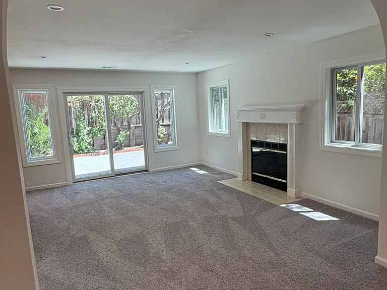 2047 Hull Ave — Photo 5