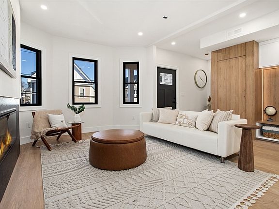 2nd image of 10 Bartlett St Unit 2