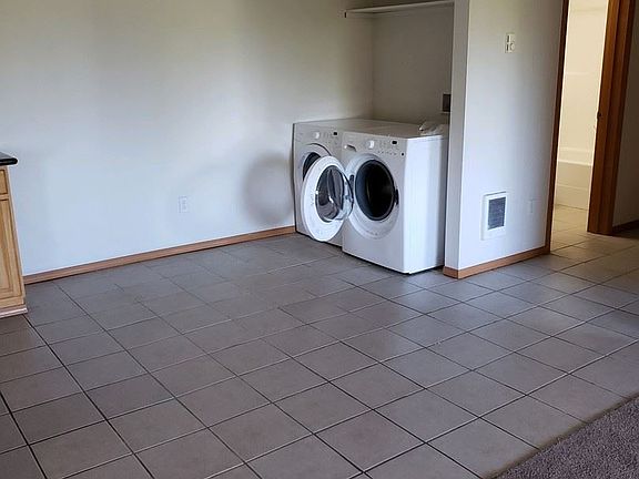 5th image of 1609 E 68th St Unit 3B