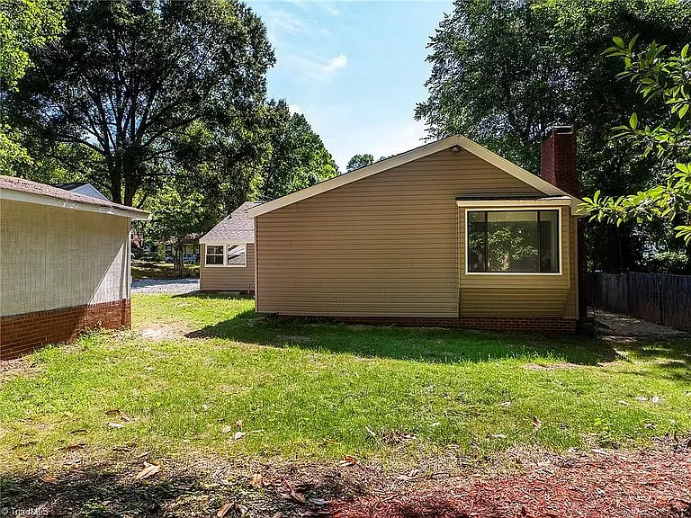 1313 Greenbriar St — Photo 24