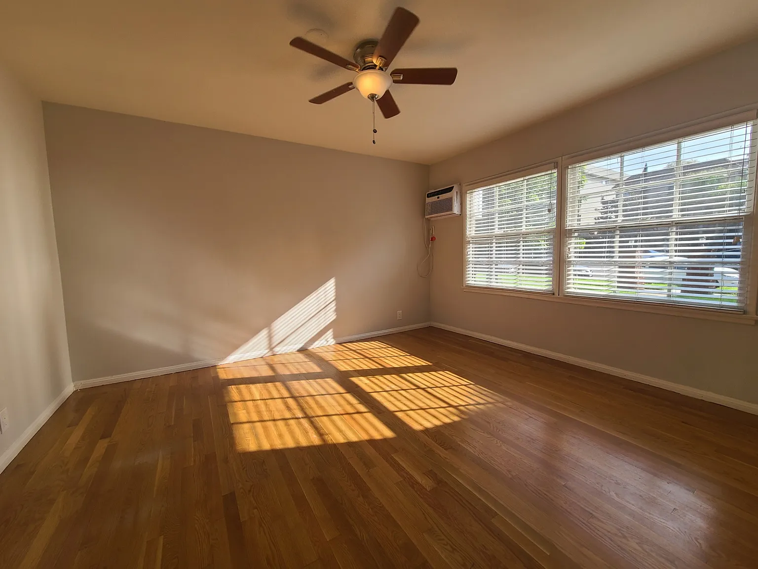 1 bed, 700 sqft, $1,999 — Photo 3