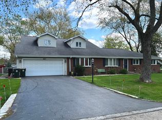 6817 S Quincy St, Willowbrook, IL 60527