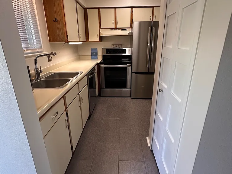 1642 Emerson Cir — Photo 8