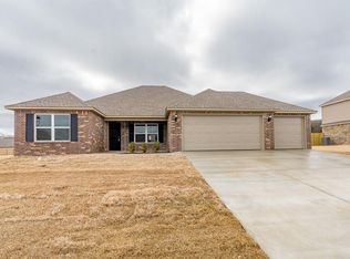 1029 Ethan James St, Elkins, AR 72727