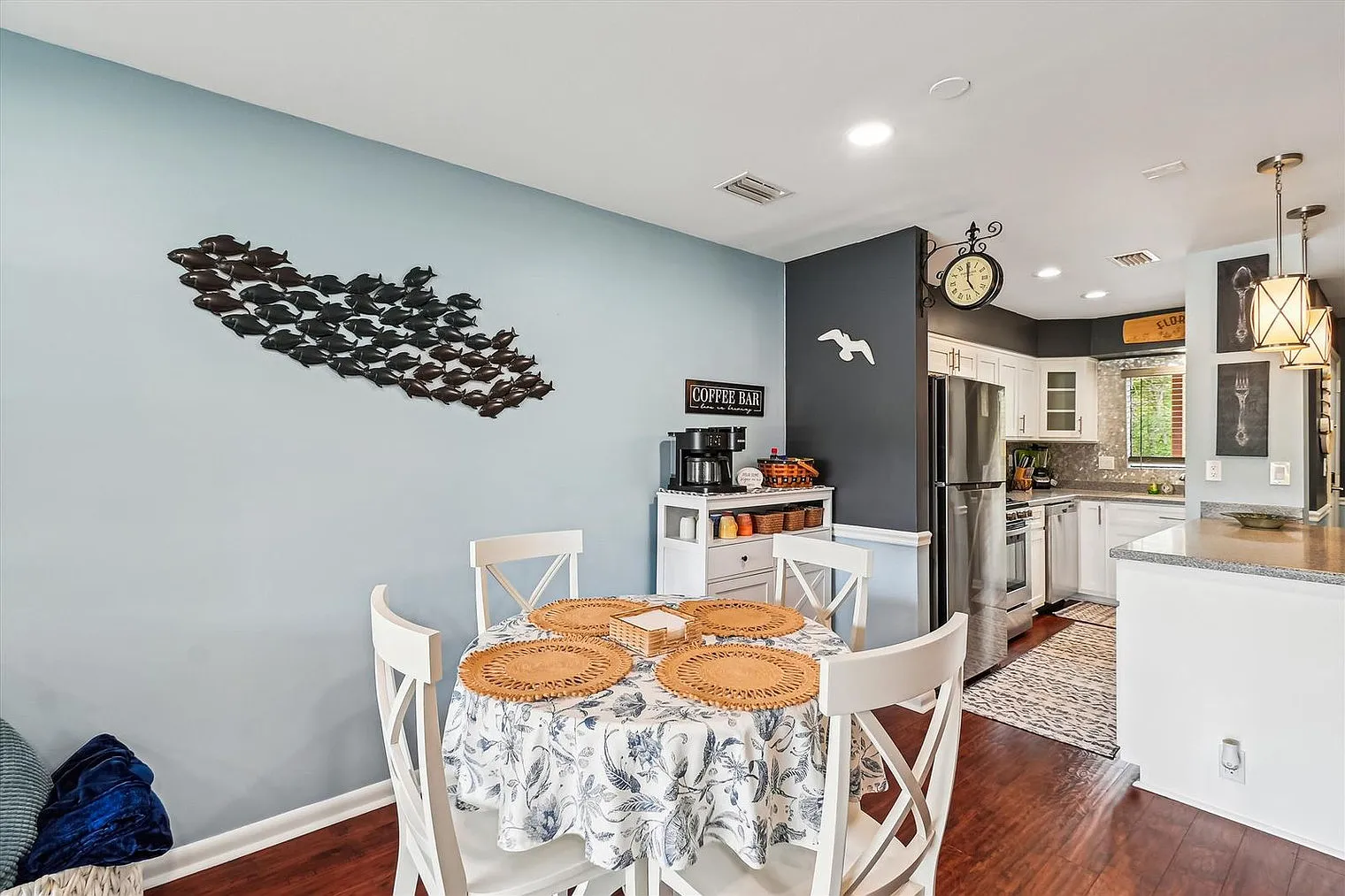 2 bed, 2.0 bath, 1097 sqft, $2,728 — Photo 4