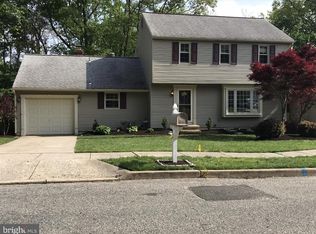 42 Cricket Ln, Turnersville, NJ 08012