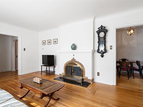 4th image of 1258 Rockland Ave