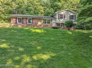 246 Robertson Ln, Caryville, TN 37714
