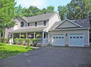 17 Bradford Dr, Saratoga Springs, NY 12866