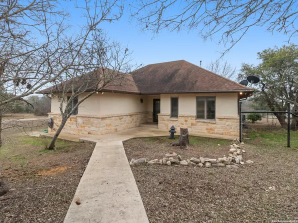 117 VERDE HILLS DR, Center Point, TX 78010