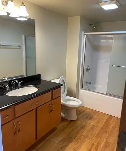 Victoria Riverside Townhouse Lofts — Photo 65