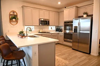 5 bed, 1939 sqft, $2,200 — Photo 3