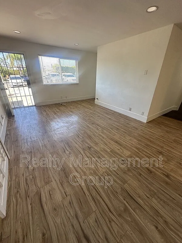 2 bed, 2.0 bath, 852 sqft, $3,000 — Photo 2