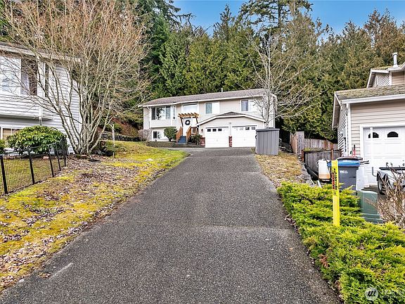 3rd image of 12019 Thackery Place NW