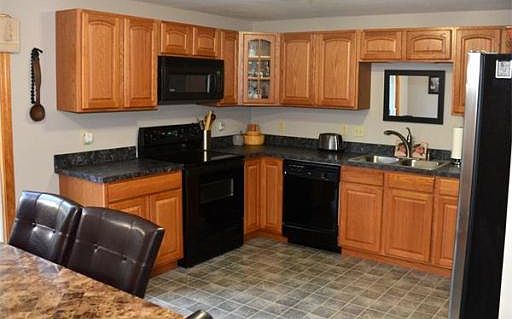 4th image of 82 Arthur Dr