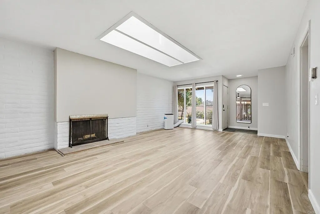 3 bed, 1212 sqft, $3,800 — Photo 3