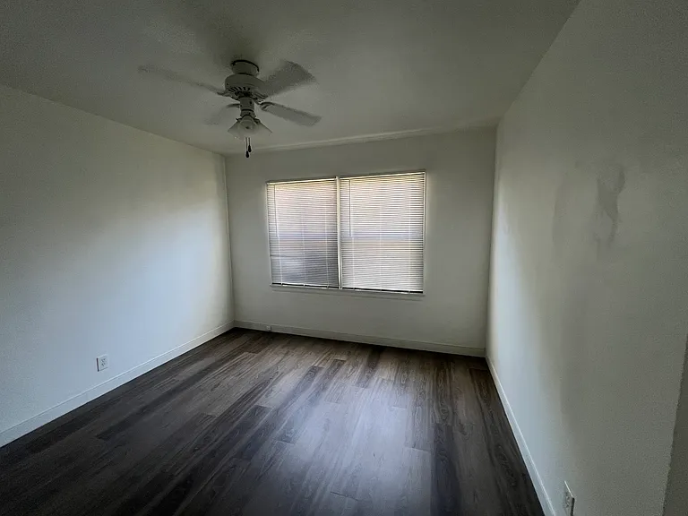 635 W Commonwealth Ave #A — Photo 37