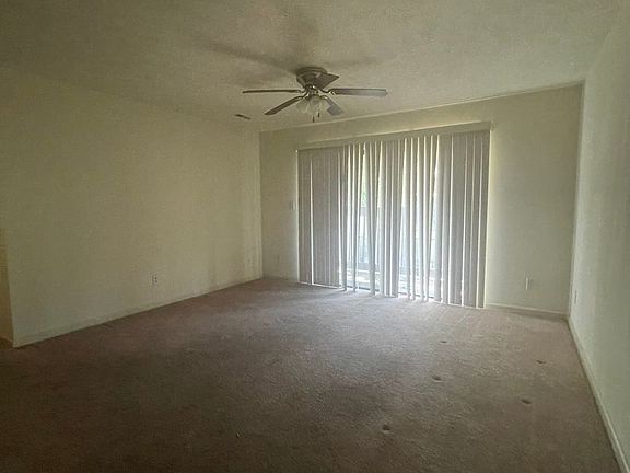 3rd image of 15 Davenport Ct