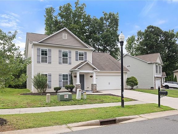 2nd image of 223 N Wentworth Dr