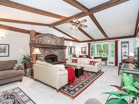 4th image of 3695 Shelby Ln