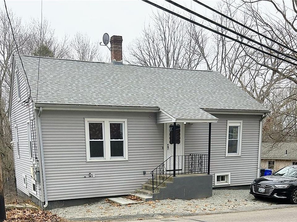 1st image of 83 E Greenwich Ave