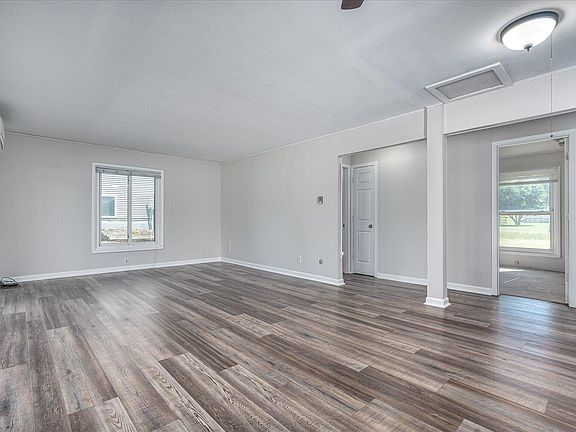 4th image of 2891 Loehrs Landing Dr