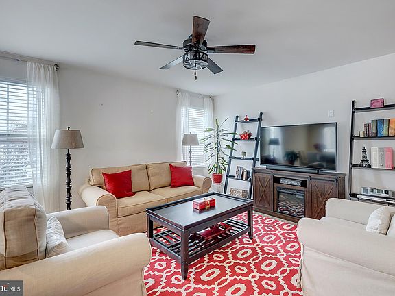 5th image of 18009 Hawthorne Ct