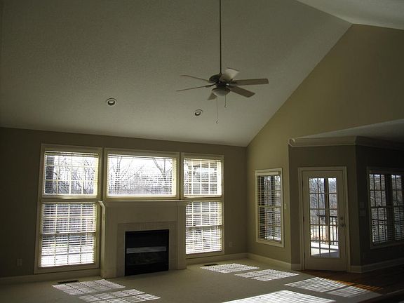 3rd image of 261 Valleyview Dr #2