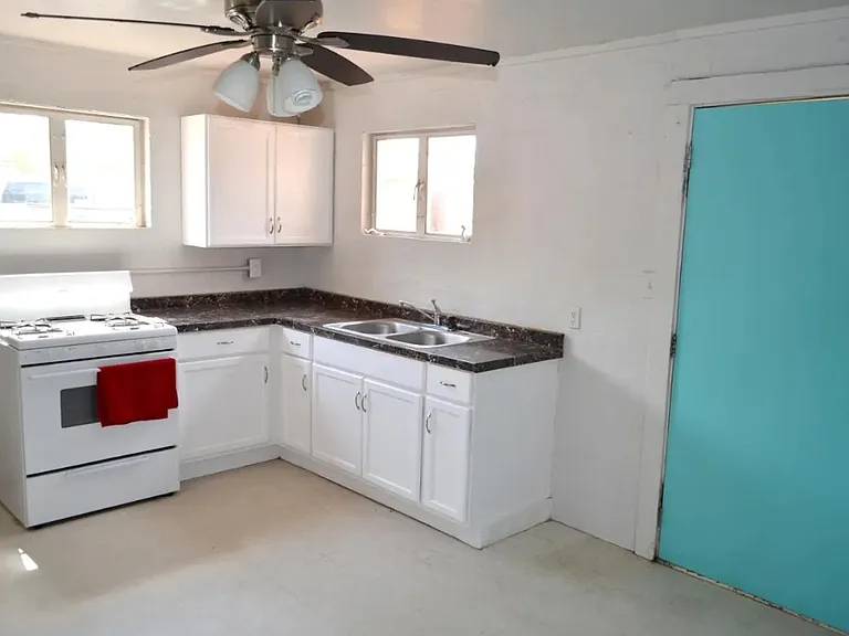 6445 W Maryland Ave — Photo 9
