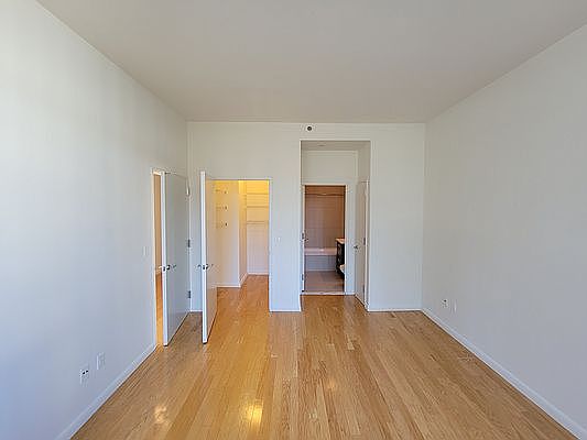 5th image of 229 W 60th St APT 23Q