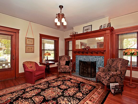 Formal Liivrm w/Fireplace