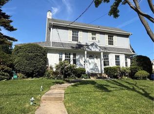 9 Forest Row, Great Neck, NY 11023