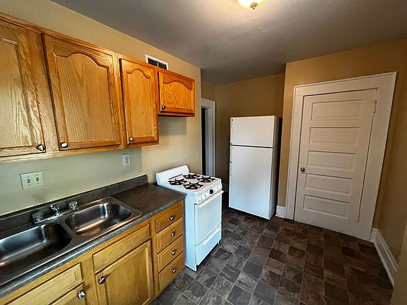 2nd image of 2268 N High St APT 3