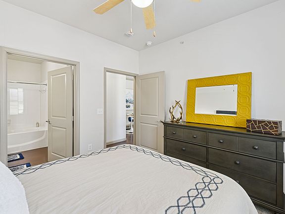 The View at Crown Ridge apartments community photo