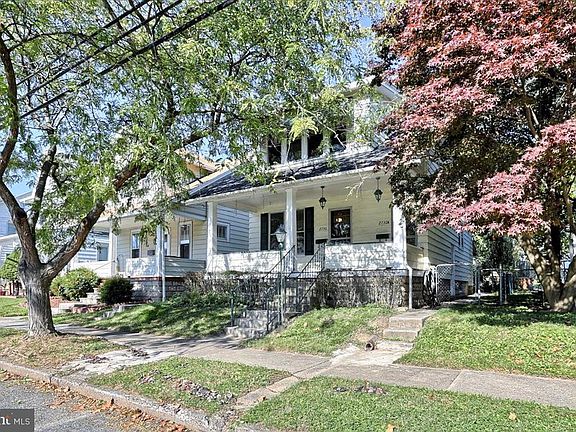 2nd image of 2730 Banks St