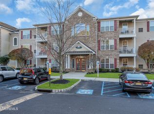 516 Sophee Ln, Lakewood, NJ 08701