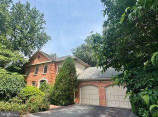 8406 Holly Leaf Dr, Mc Lean, VA 22102