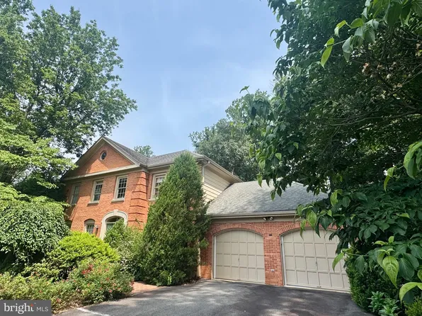 8406 Holly Leaf Dr, Mc Lean, VA 22102