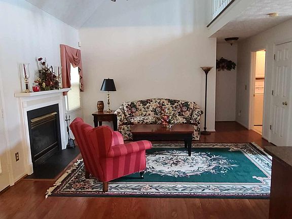 3rd image of 517 Sampson Dr
