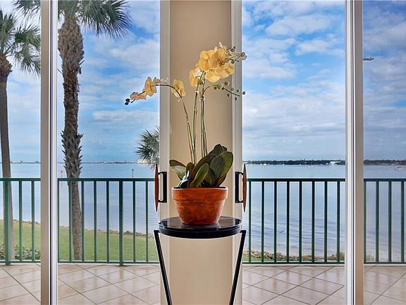 5th image of 4717 Dolphin Cay Ln S APT 107