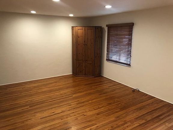 3rd image of 532 Bonair Pl