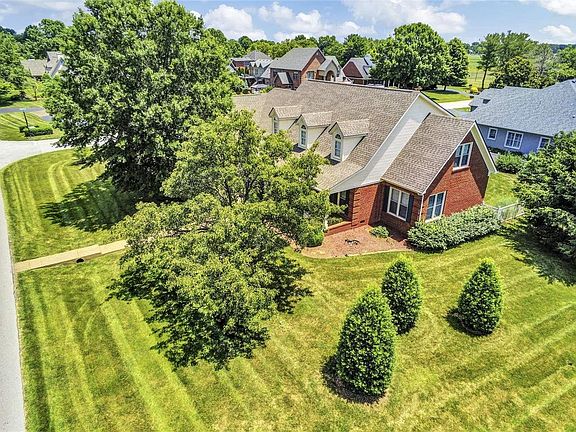2nd image of 922 Kensington Way