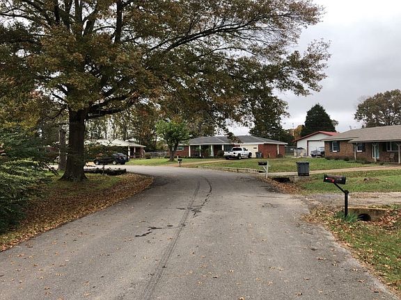5th image of 210 Leona Dr