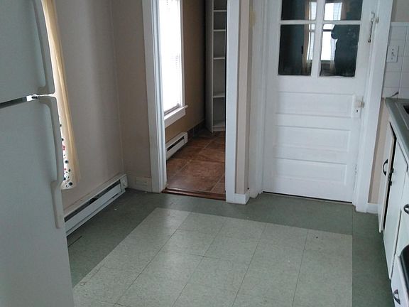 fr living room door into kitchen, looking to bathroom, backdoor leading to back yard